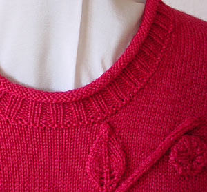 Pullover mit gestrickten Applikationen, Detail