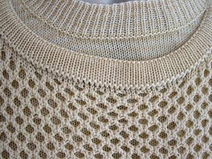 Halsausschnitt-Detail