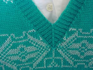 Detail des Halsausschnitts